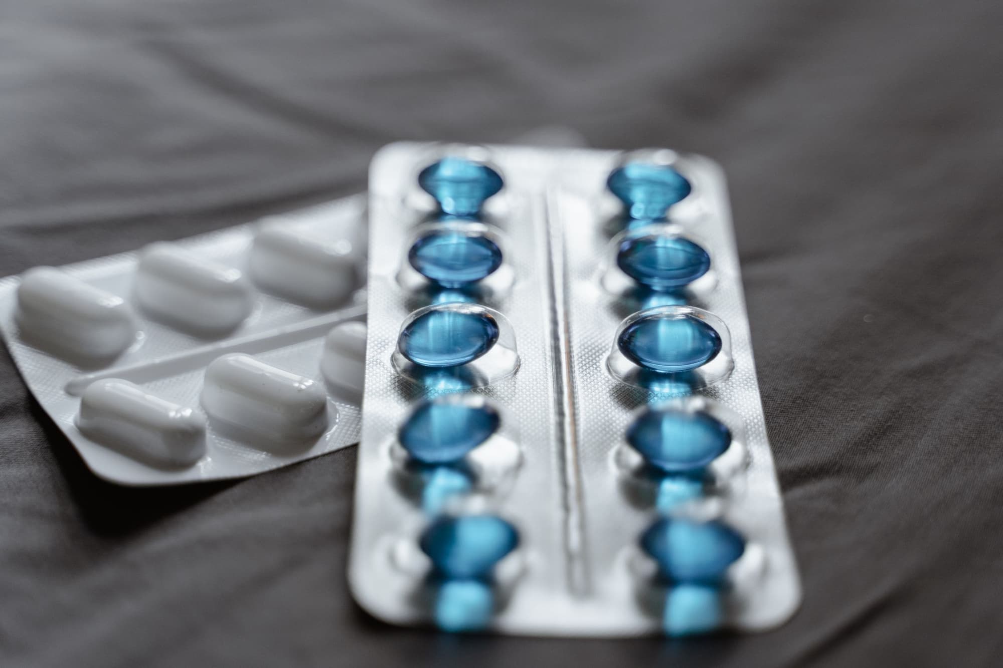 Hard capsules and softgels made with pharmaceutical grade gelatin